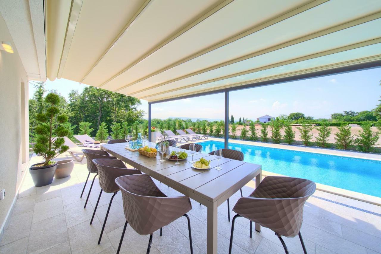 Holiday Home Elegant Vrh  Exterior photo