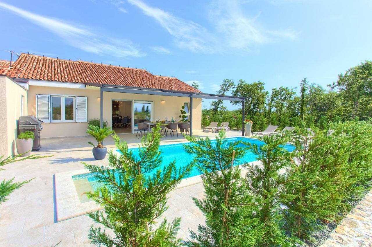 Holiday Home Elegant Vrh  Exterior photo