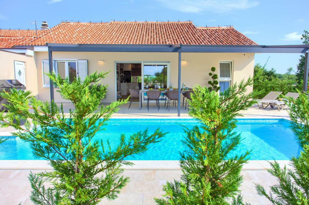Holiday Home Elegant Vrh  Exterior photo