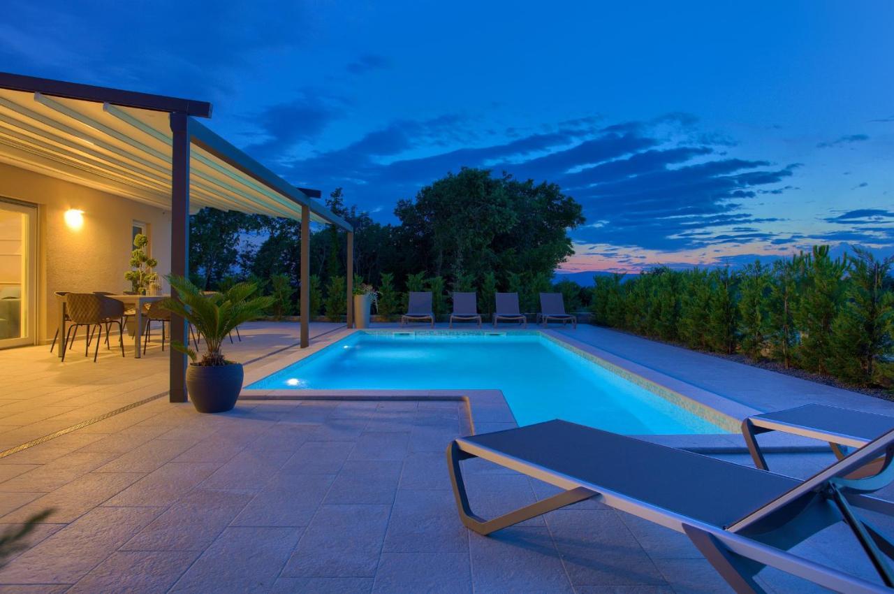 Holiday Home Elegant Vrh  Exterior photo