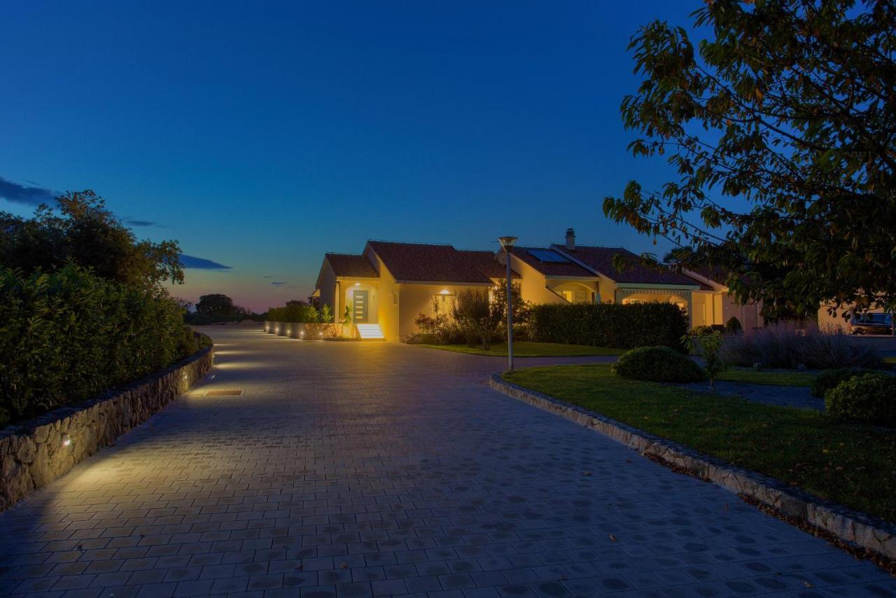 Holiday Home Elegant Vrh  Exterior photo