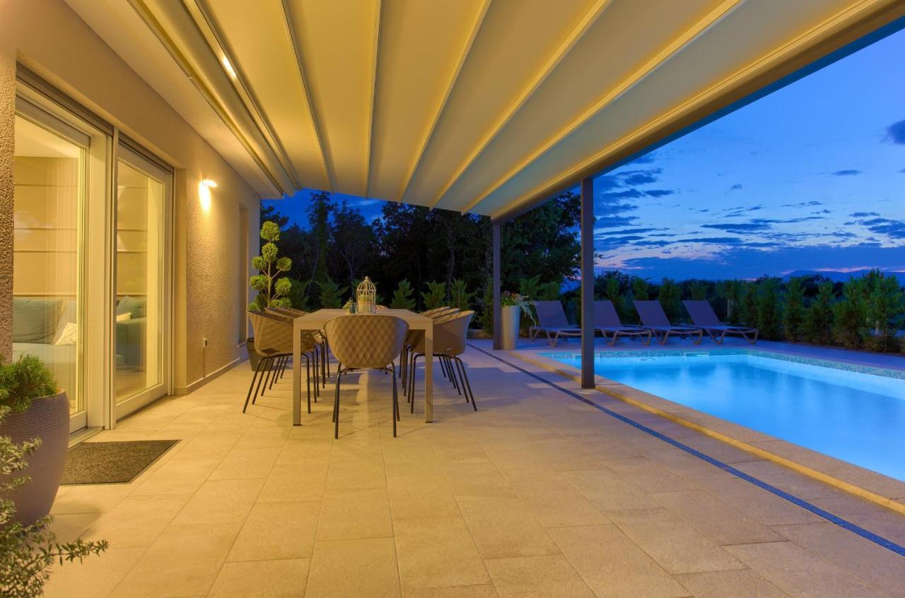 Holiday Home Elegant Vrh  Exterior photo