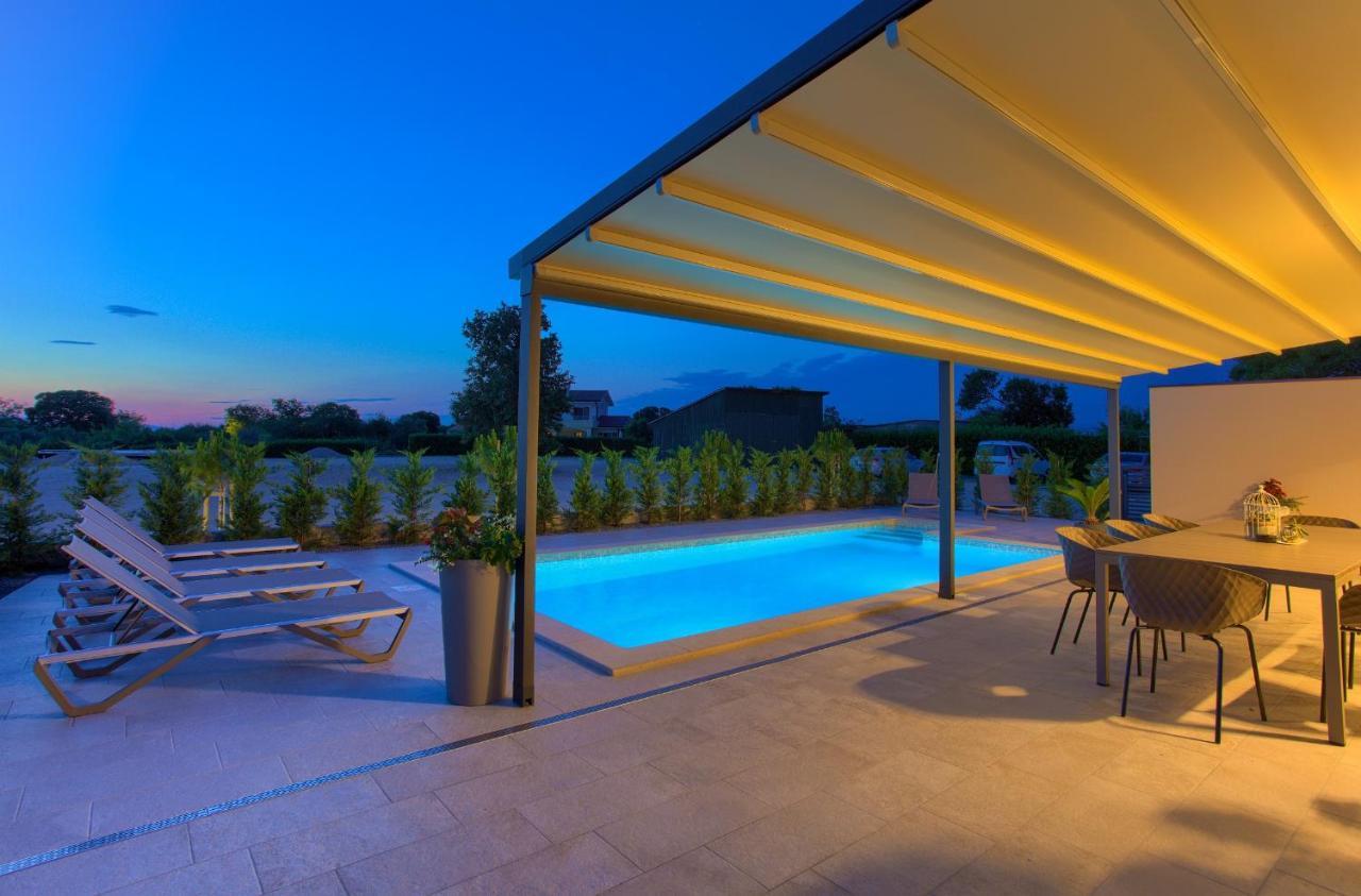 Holiday Home Elegant Vrh  Exterior photo